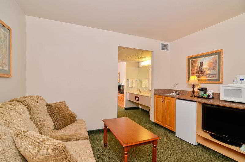 Best Western Yellowstone Crossing Laurel Room photo