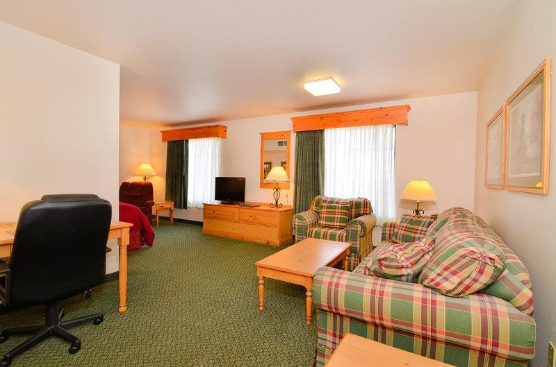 Best Western Yellowstone Crossing Laurel Room photo